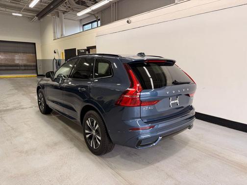 Denim Blue Metallic 2025 Volvo XC60 B5 Core