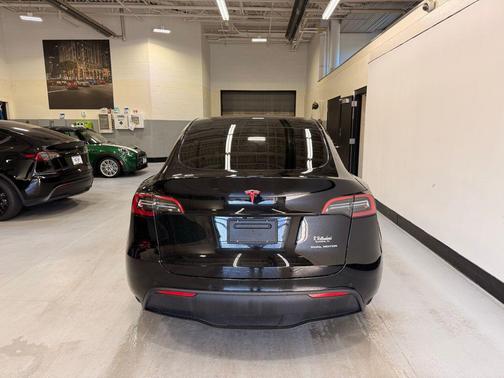 2022 Tesla Model Y Long Range Dual Motor All-Wheel Drive