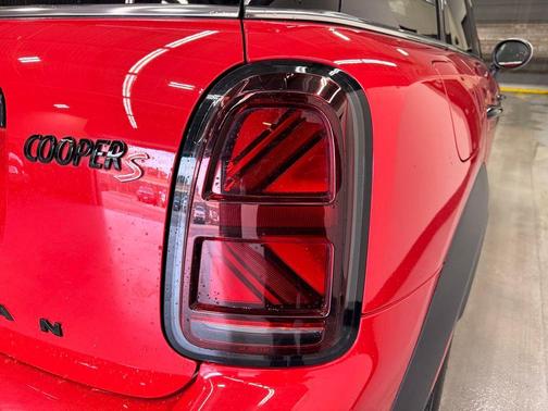 Chili Red 2024 MINI Countryman