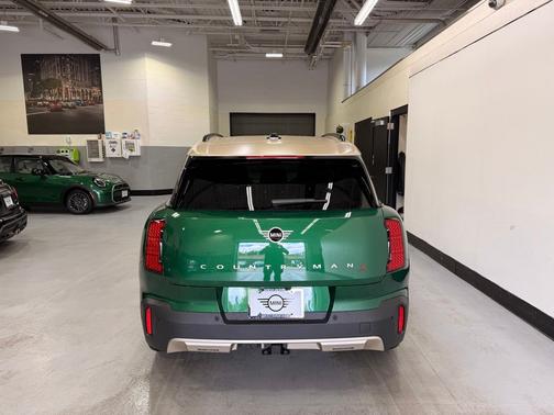 British Racing Green Met 2027 MINI Countryman