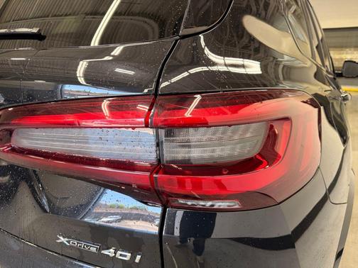 Black Sapphire Metallic 2022 BMW X5 xDrive40i