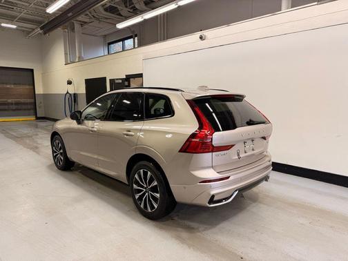 2025 Volvo XC60 B5 Plus