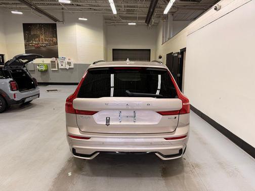 2025 Volvo XC60 B5 Plus