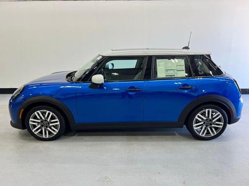 Icy Sunshine Blue Metallic 2025 MINI Hardtop Cooper S