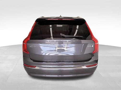 Platinum Grey Metallic 2023 Volvo XC90 B5 Plus