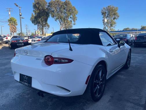 Crystal White Pearl 2017 Mazda MX-5 Miata Grand Touring