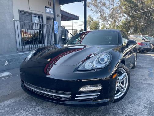 2013 Porsche Panamera 4 Platinum Edition