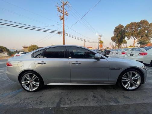 Rhodium Silver Metallic 2016 Jaguar XF 35t R-Sport