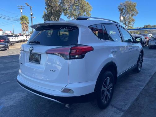 Super White 2016 Toyota RAV4 XLE