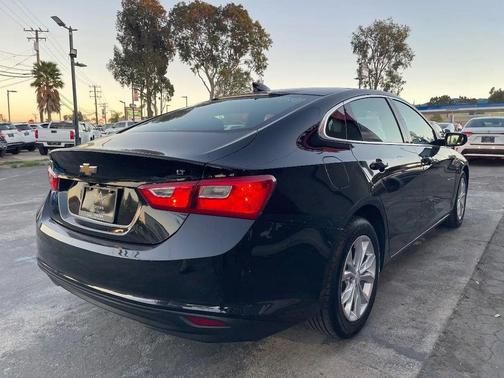 Mosaic Black Metallic 2023 Chevrolet Malibu FWD 1LT