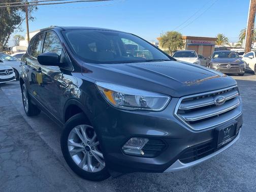 Magnetic Metallic 2017 Ford Escape SE