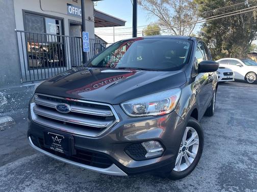 Magnetic Metallic 2017 Ford Escape SE