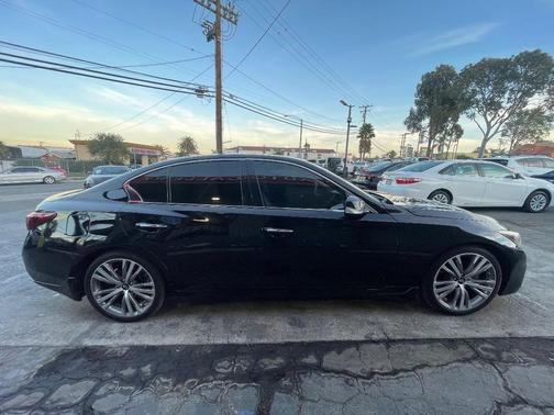2018 INFINITI Q50 Hybrid Base