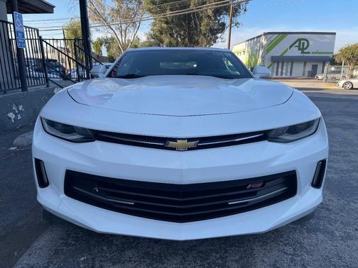 Summit White 2018 Chevrolet Camaro 1LT
