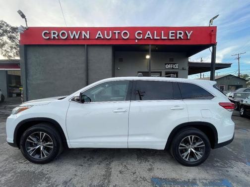 2017 Toyota Highlander LE I4