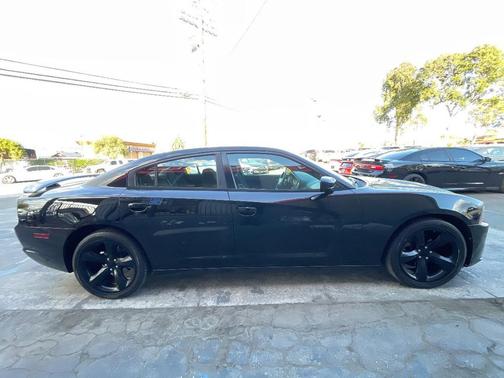 Pitch Black 2014 Dodge Charger SXT