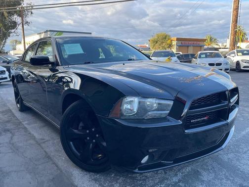 Pitch Black 2014 Dodge Charger SXT