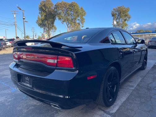 Pitch Black 2014 Dodge Charger SXT