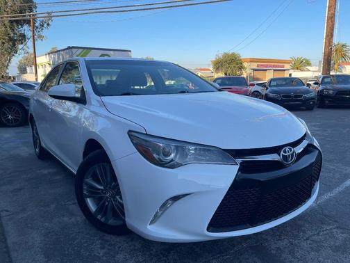 2017 Toyota Camry SE