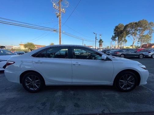 2017 Toyota Camry SE