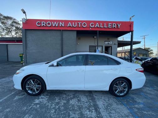 2017 Toyota Camry SE