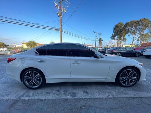 2015 INFINITI Q50 Sport