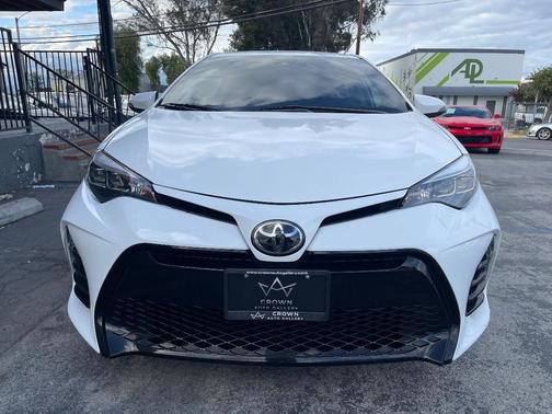 Super White 2018 Toyota Corolla SE