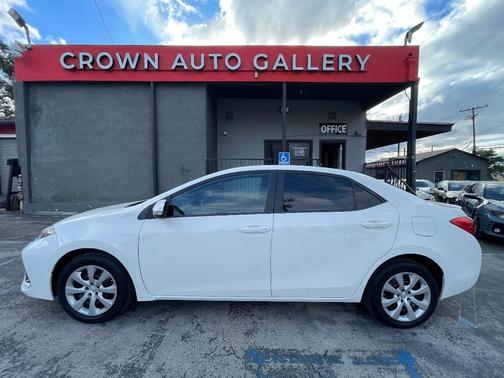 Super White 2018 Toyota Corolla SE