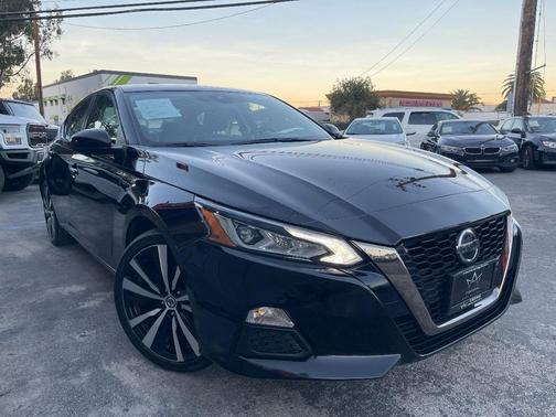 2022 Nissan Altima SR FWD