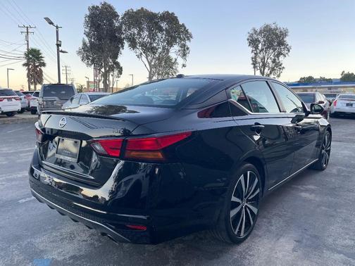 2022 Nissan Altima SR FWD