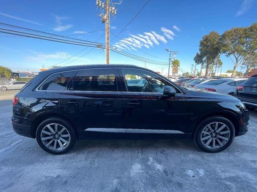 Night Black 2017 Audi Q7 3.0T Premium