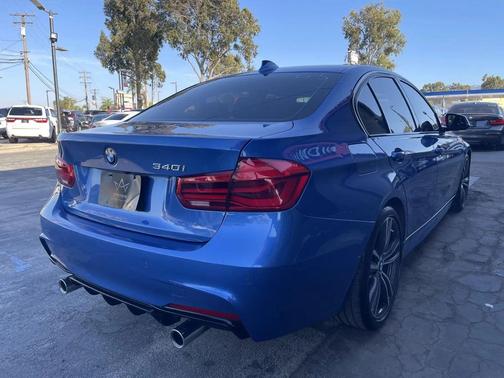 Estoril Blue Metallic 2016 BMW 340 340i