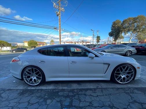 2013 Porsche Panamera 4 Platinum Edition