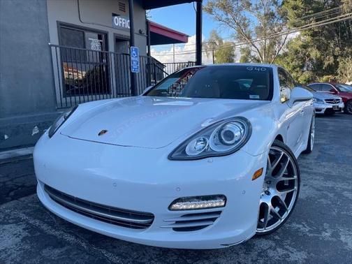 2013 Porsche Panamera 4 Platinum Edition