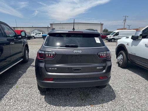 Granite Crystal Clearcoat Metallic 2021 Jeep Compass Latitude
