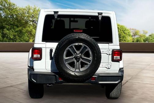 Bright White Clearcoat 2021 Jeep Wrangler Unlimited Sahara