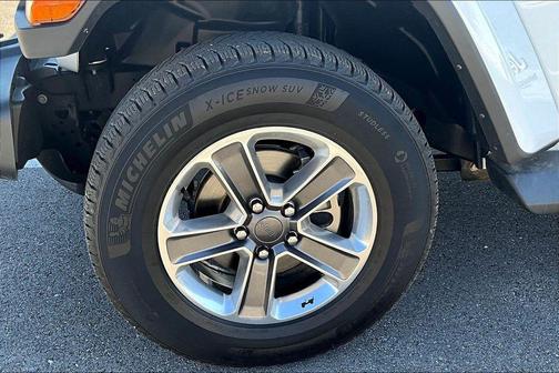 Bright White Clearcoat 2021 Jeep Wrangler Unlimited Sahara
