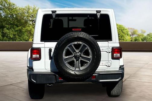 Bright White Clearcoat 2021 Jeep Wrangler Unlimited Sahara