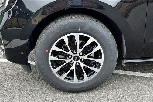 Black Metallic 2025 Ford Expedition Max Platinum