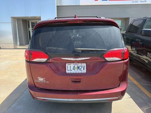 2017 Chrysler Pacifica Touring-L Plus