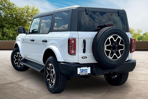 Oxford White 2026 Ford Bronco Outer Banks