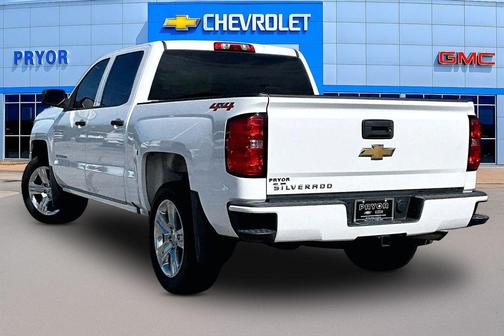 Summit White 2018 Chevrolet Silverado 1500 Custom