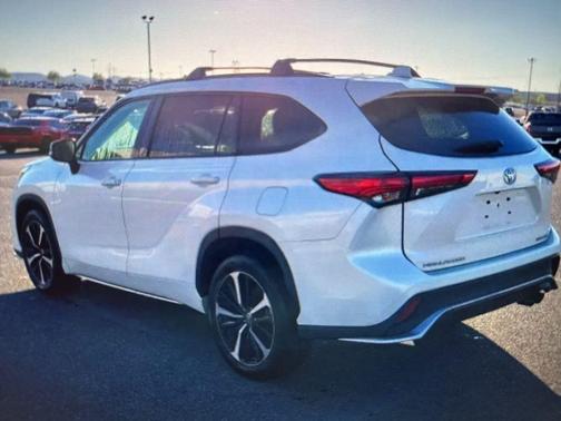 Blizzard Pearl 2021 Toyota Highlander XSE