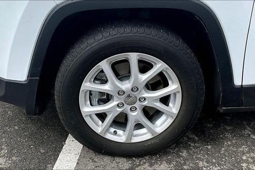 Bright White Clearcoat 2018 Jeep Cherokee Latitude Plus