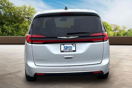 Silver Mist Clearcoat 2024 Chrysler Pacifica Touring-L