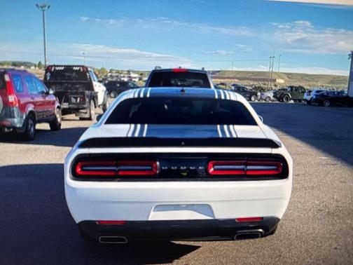 2017 Dodge Challenger 392 Hemi Scat Pack Shaker