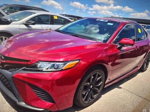 Pearl 2018 Toyota Camry SE