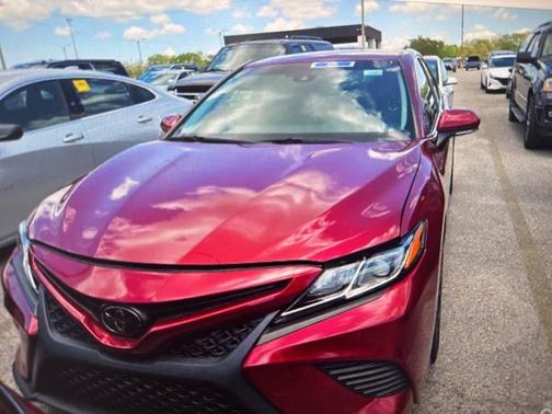 Pearl 2018 Toyota Camry SE