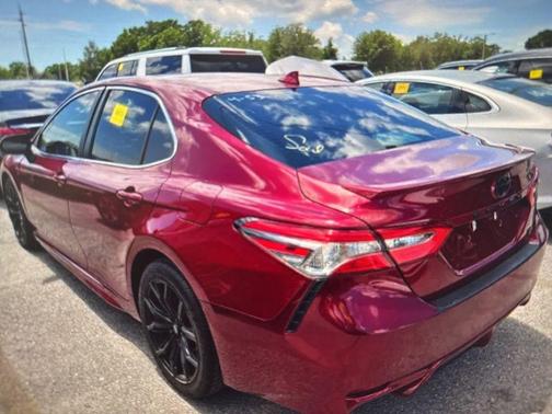 Pearl 2018 Toyota Camry SE