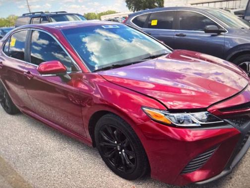 Pearl 2018 Toyota Camry SE